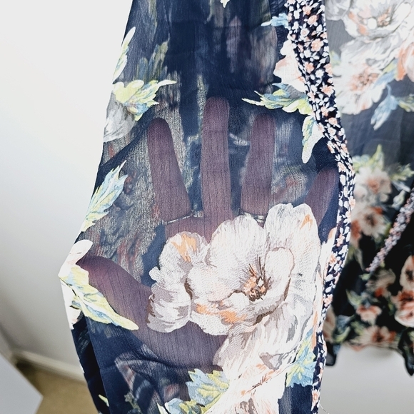Band Of Gypsies Navy Blue Floral Sheer Kimono XS/S - Picture 8 of 11